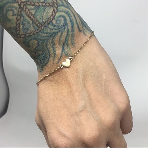 Gold Tone Heart Pendant Bracelet (G1) - Picture 1 of 3